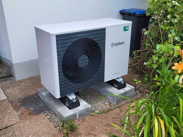 Installation einer leisen Luft-Wasser-Wärmepumpe